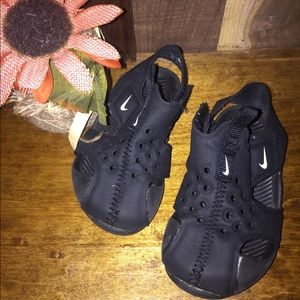 Nike stingray sandals